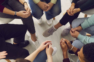 a group participates in an alcohol addiction treatment program california