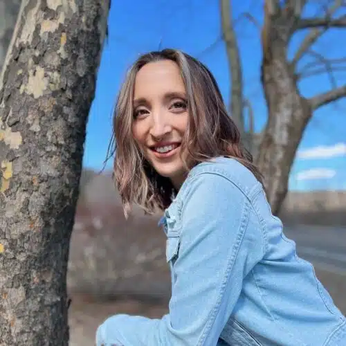 Therapist and client in a one-on-one session at holistic rehab in San Mateo